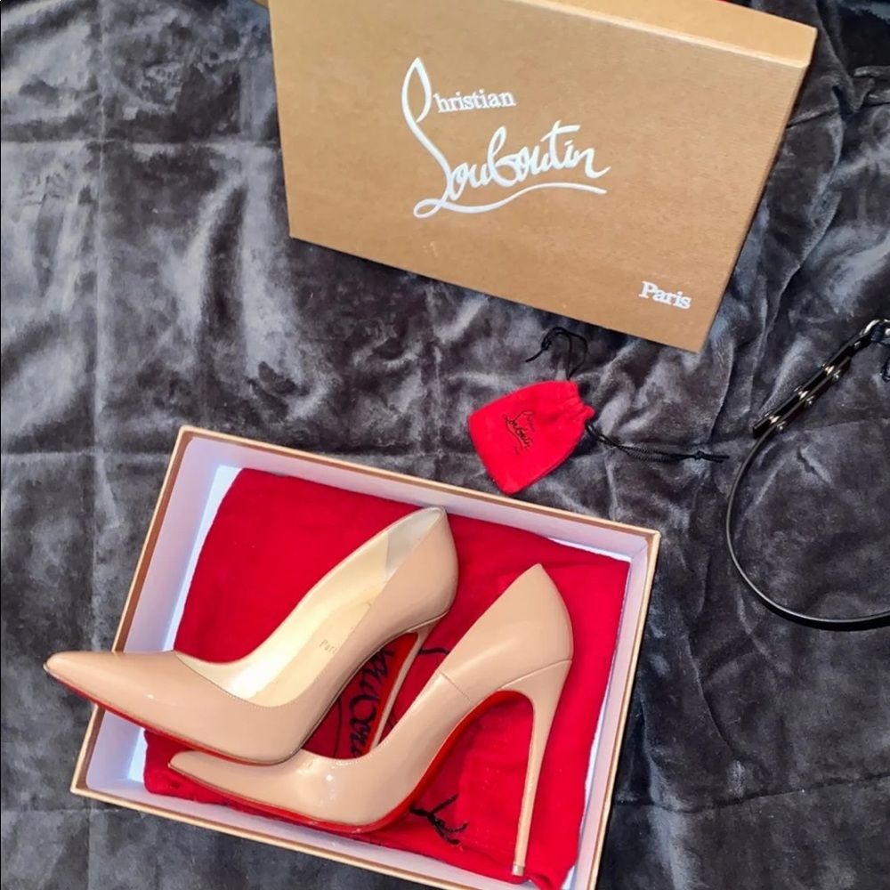 Louboutin so Kate red bottoms